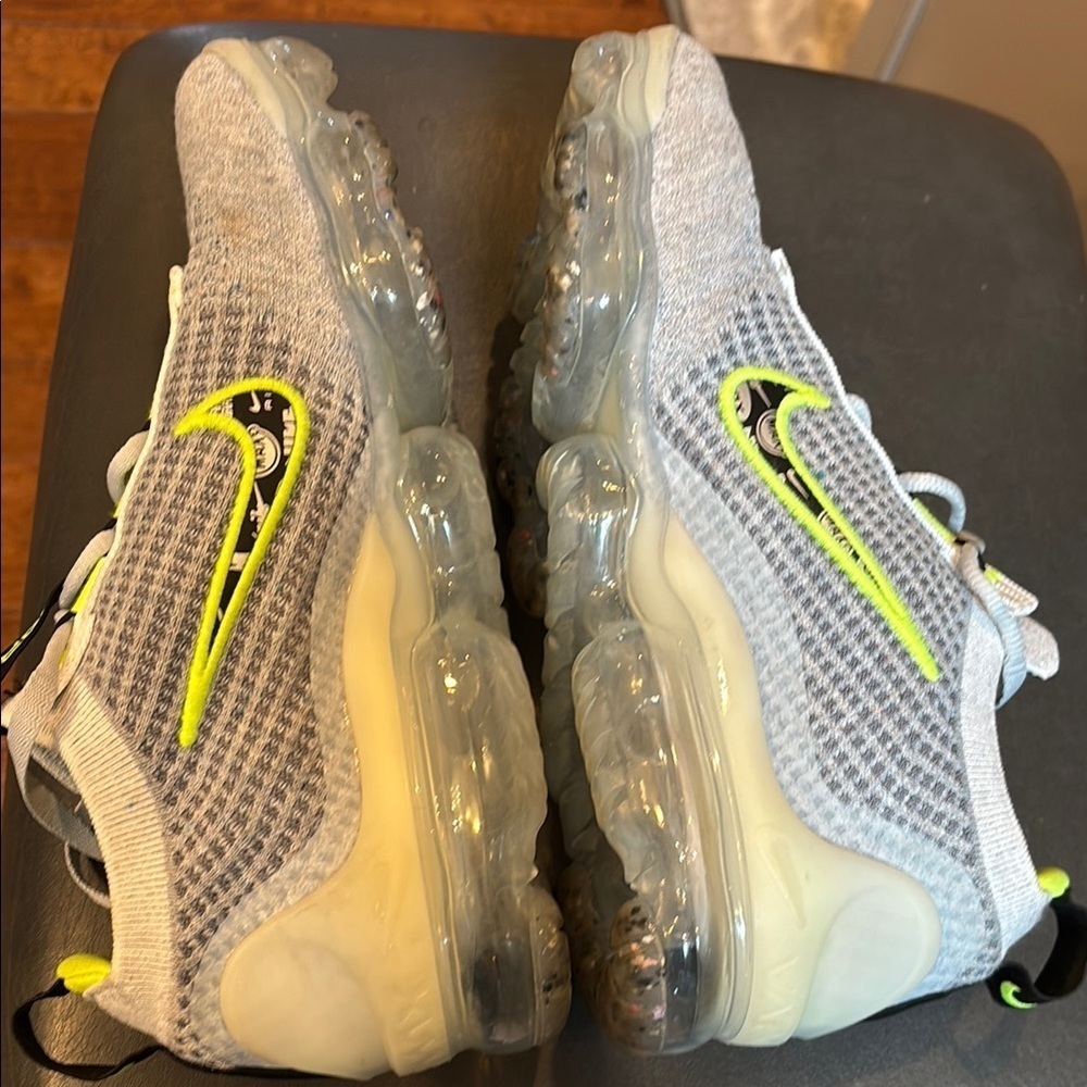 🔥Nike Air Vapormax Flyknit GS Wolf Grey Green Volt DB1550-005 6Y - Picture 6 of 8